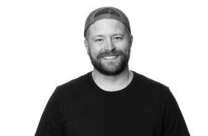 Erik Knutson headshot